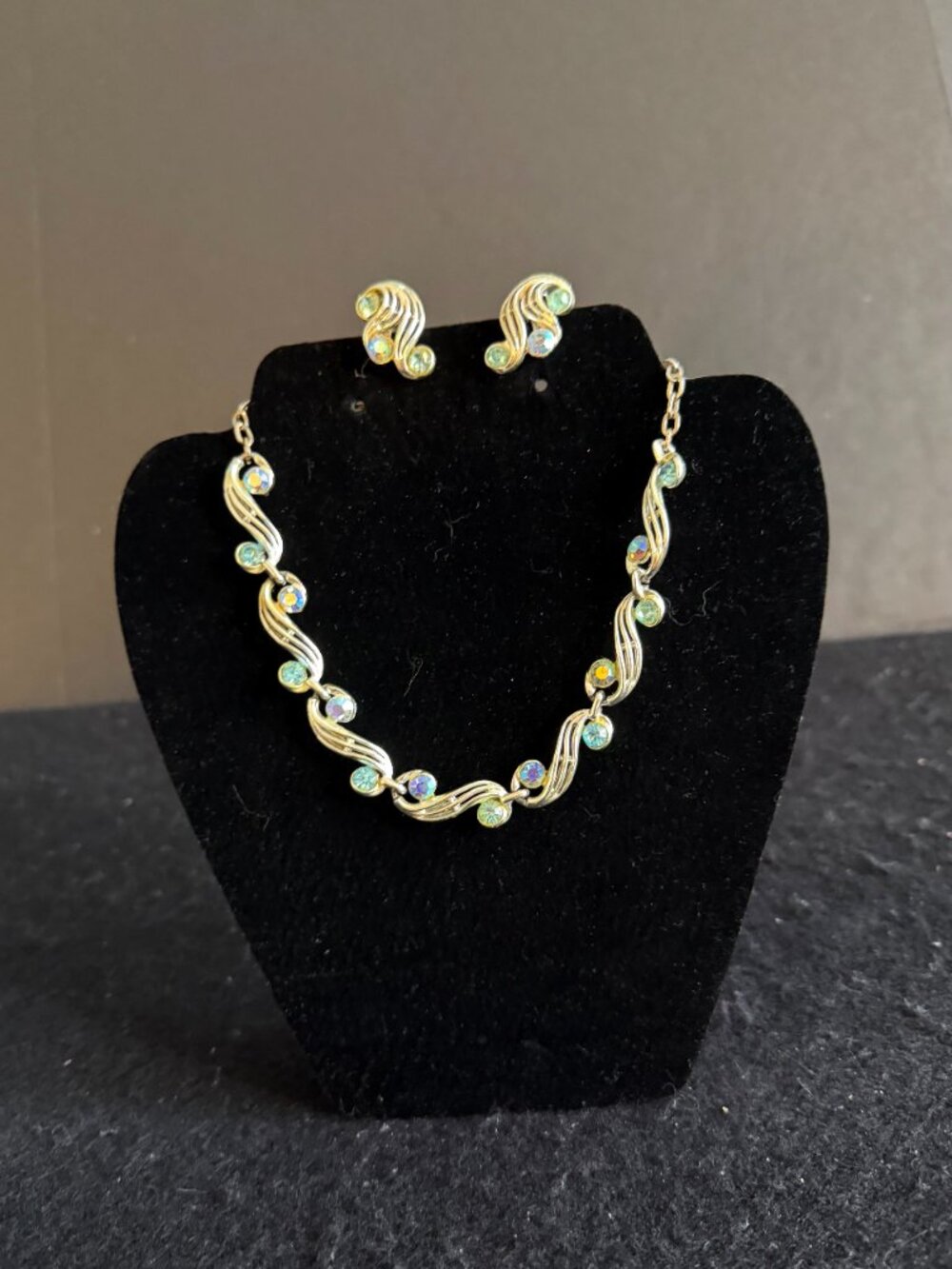 Vintage ‘Choker Style’ Silver Tone Necklace & Earrings w/Blue ‘Confetti’ Crystal - Picture 1 of 4